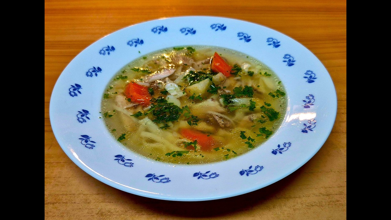 Kuřecí polévka s tortillou