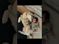 赤ちゃんの弟を優しく包み込む兄犬#ハスキン#シベリアンハスキー#ハスキー#犬と赤ちゃん#兄弟