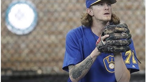 Brewers fans greet Josh Hader with loud cheers in first outing since offensive tweets surfaced