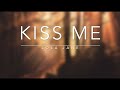 Kiss me - Lola Jane (lyrics)