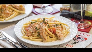 Паста с курицей в сливочном соусе с миндалем и кедровыми орешками Паста с курицей в сливочном соусе с миндалем и кедровыми орешками