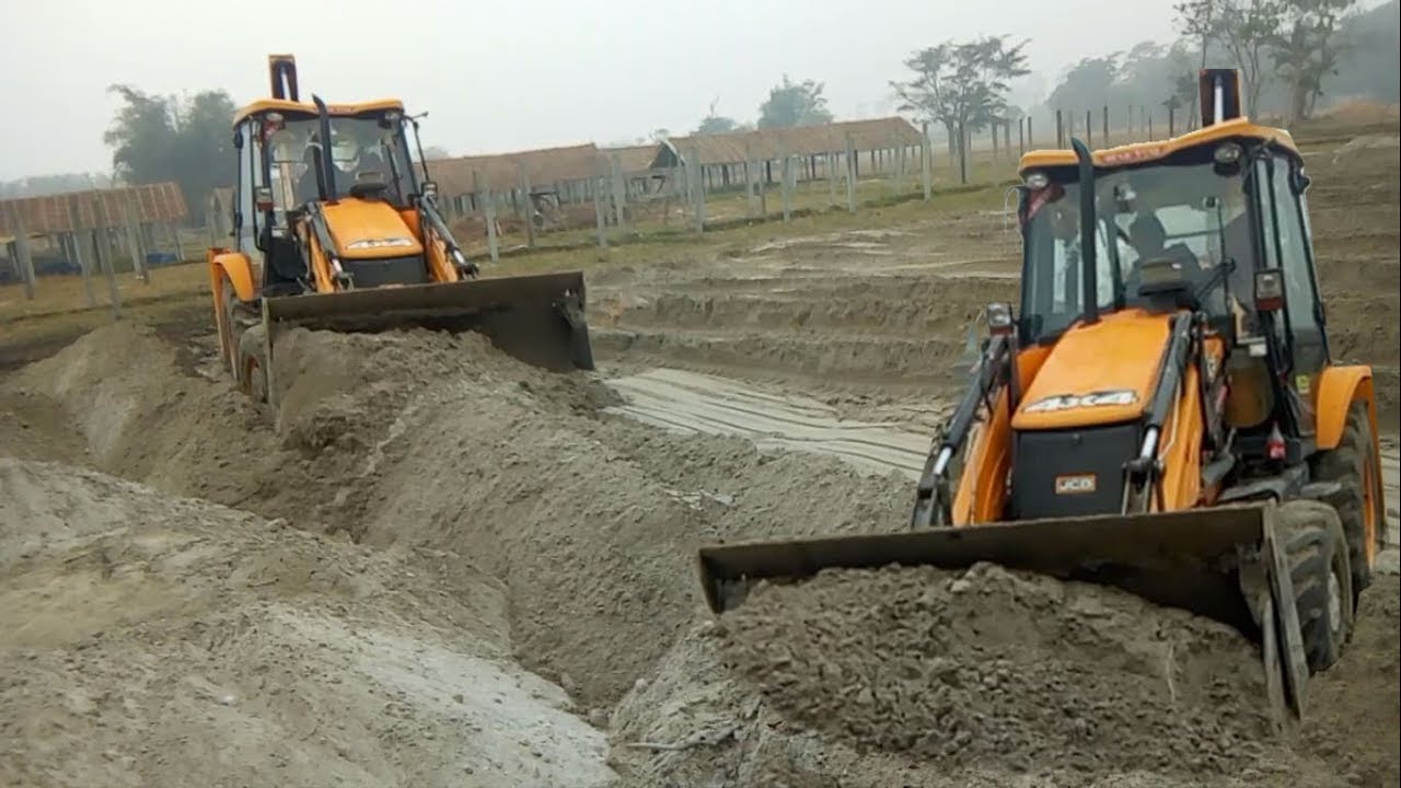 workday JCB Backhoe Fights With Sand-Stunning Operator