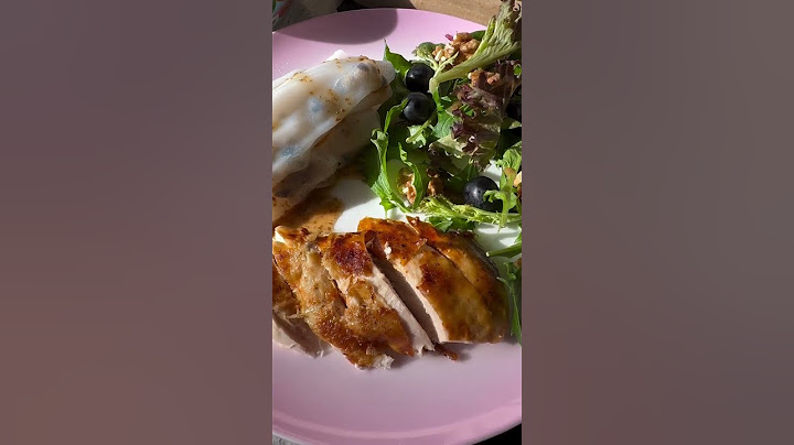 Olive salad with roast chicken #roastchicken #salad #banhcuon #olive #rainbowlorikeet #birds