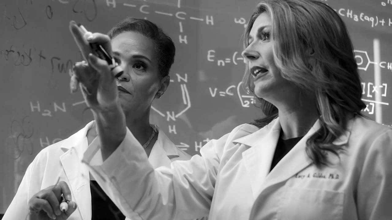 La Dra. Gildea y la Dra. Hines hablan el Mary Kay Clinical Solutions™ Retinol 0.5 Set | Mary Kay