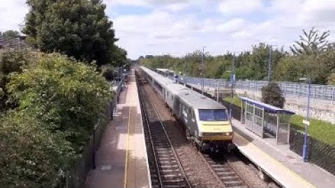 Chiltern Railways 82302 storms through Haddenham with set AL03 with 68012 trailing 09/08/23