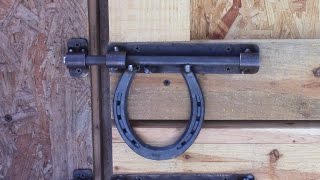 Turning Old Horseshoes into Useful Decorations 