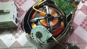 Sửa nồi cơm Điện Nhật Cao Tần Sanyo Cắm Nhầm Điện,nội thất bên trong rất hầm hố.