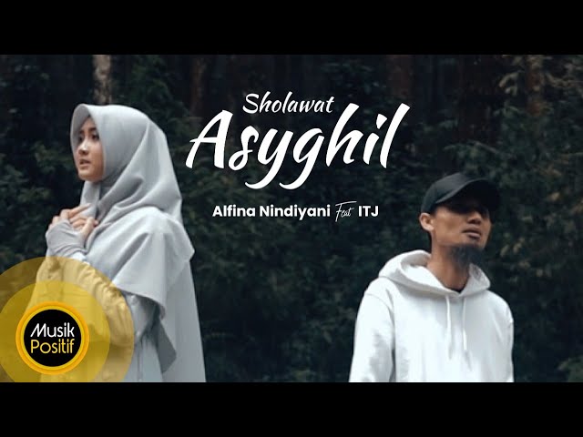 Alfina Nindiyani feat  ITJ - Sholawat Asyghil (Cover Music Video) class=