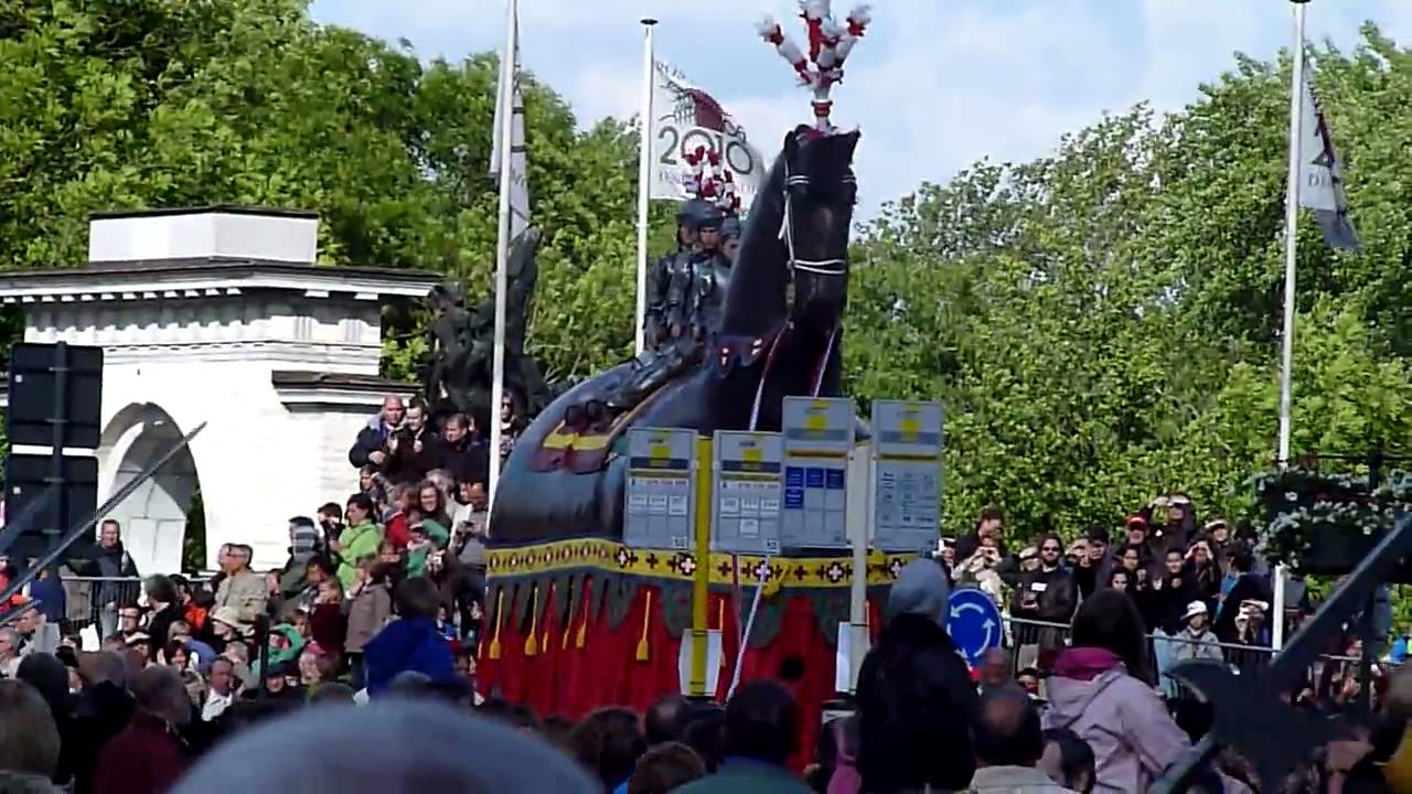Ros Beiaard stoet de 4 heemskinderen.MTS YouTube Ros Beiaard stoet de 4 heemskinderen.MTS YouTube