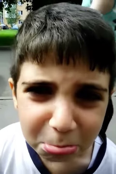 Мама не отпустила сынка на улицу😭. - YouTube
