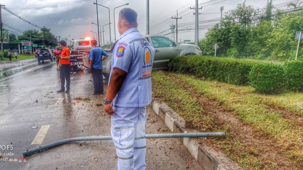 กระบะ+เสาไฟ