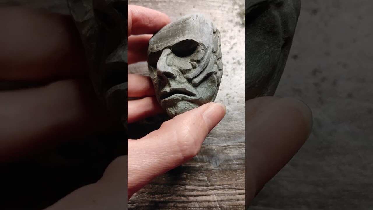 Я вырезаю лицо, которое спрятано под маской или уродую нормальное лицо?