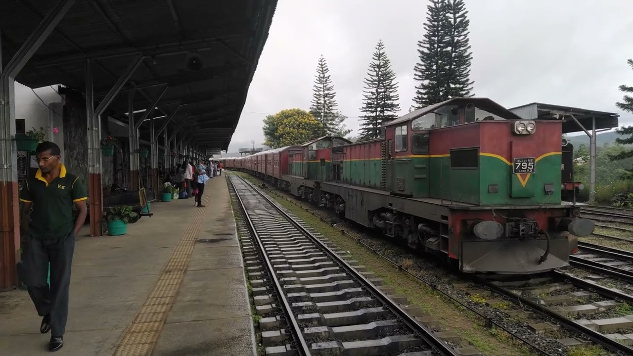 Badulla night mail train in Bandarawela railway station #srilankatrain