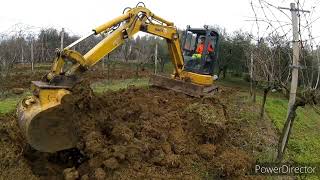 Rimozione radici e preparazione terreno con escavatore komatsu pc35