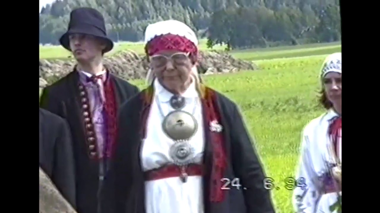 Haldja talus 1994 Kalev ja Linda tantsupeotule süütamine