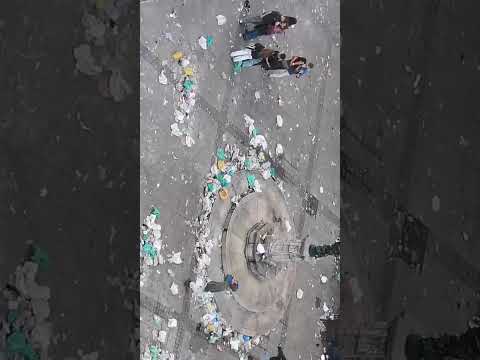 As&iacute; amanece llena de basura la Plaza Ca&ntilde;ad&iacute;o tras otra noche en la Semana Grande de Santander