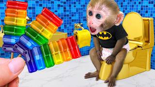 Macaco Bon Bon vira Batman para comprar papel higiênico no supermarket e faz balas de goma coloridas