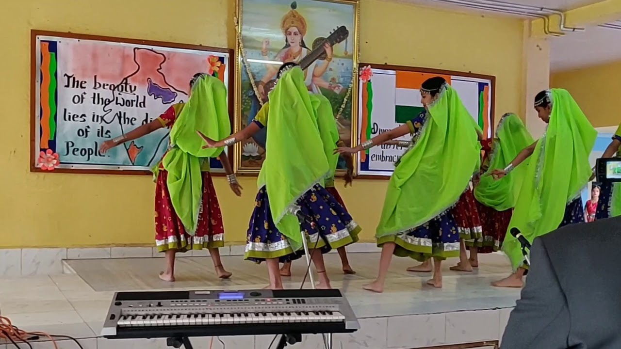 Kajri - folk dance of U.P. - YouTube