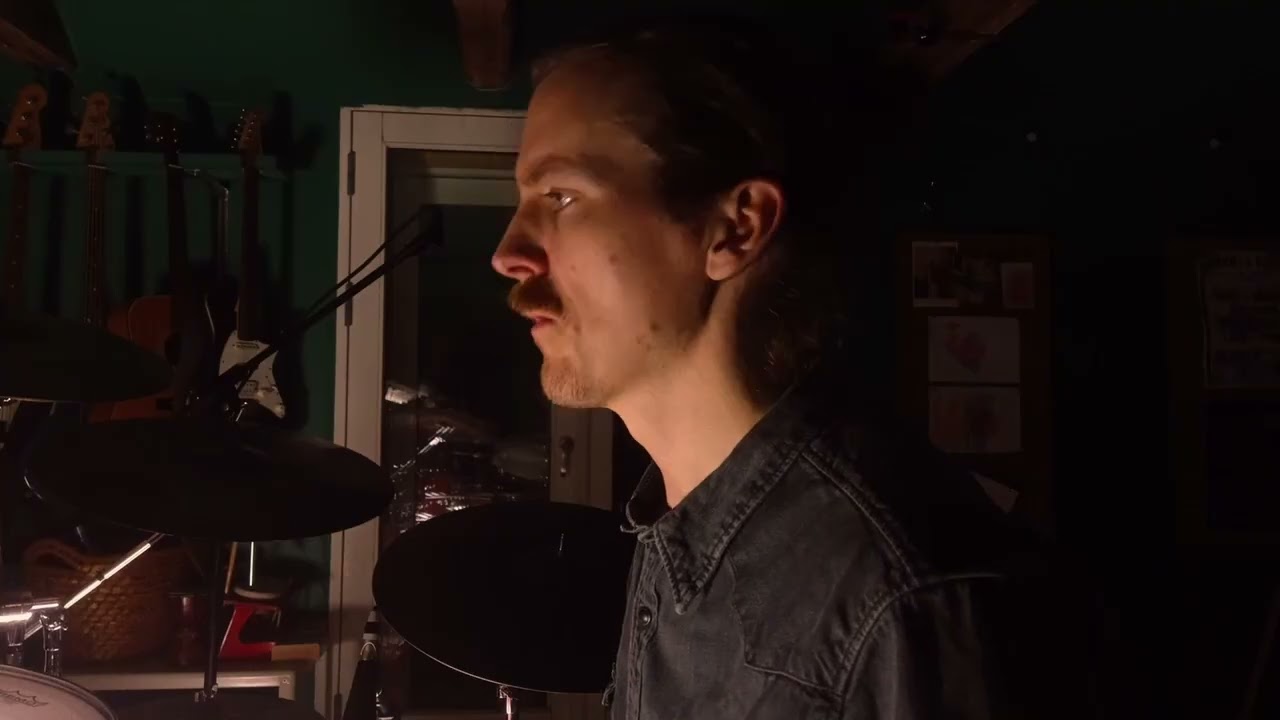 "Rudolf med den røde tud", af Det Andet Rum, ft. Lars Simonsen