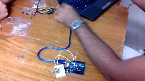 Arduino 3 Ajuste o brilho de um led com um dispositivo de entrada analógico