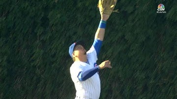 MIA@CHC: Schwarber hustles and reaches for the catch