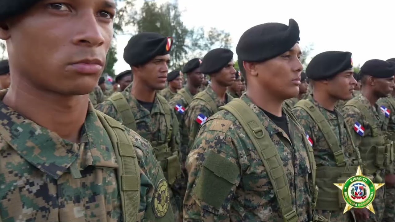 Acto de despliegue de las tropas que reforzaran la seguridad nacional en la zona fronteriza