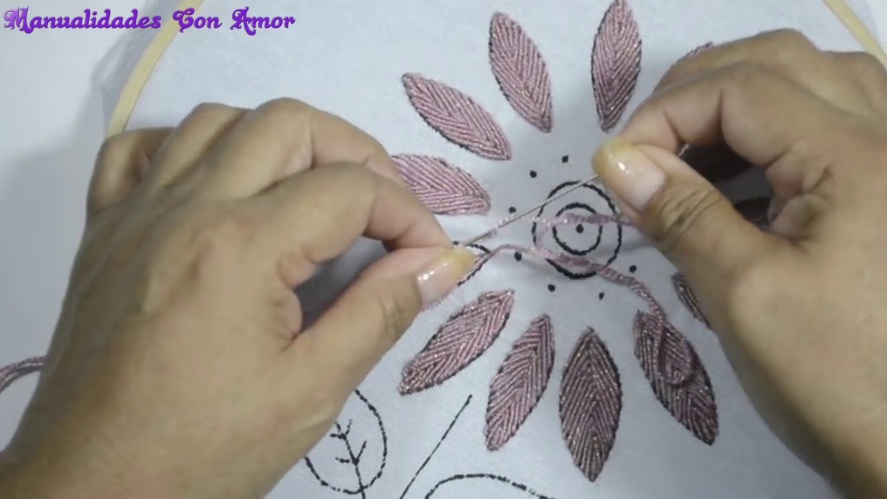 COMO BORDAR PETALOS EN PUNTO ROCOCO con merry cardiel - YouTube