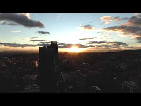 VOLANDO EN DRONE 4K - TORRE SIGMA ATARDECER EN BOGOTA