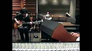 Mick Mars getting mad in the studio 