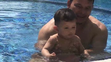 Baby Swim Kick and Float To Ledge #babyswimming #swimming #pool #pooltime #learntoswim #swimschool