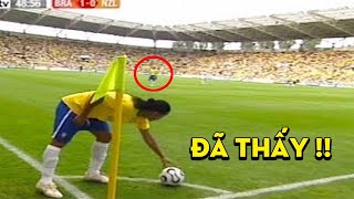 Bàn thắng duy nhất của Ronaldinho mà hậu vệ chỉ biết chiêm ngưỡng