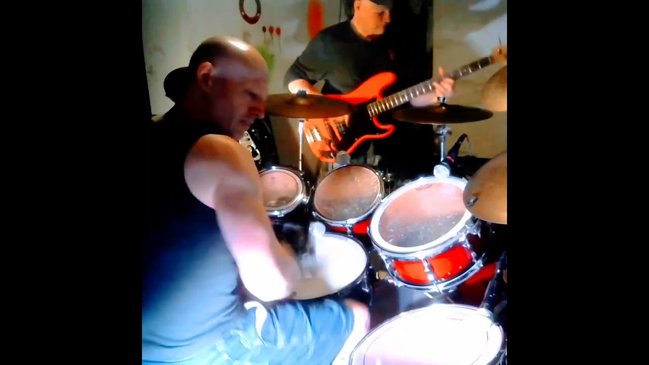 bass guitar and drums technical duet 🥁🔥🎸👹