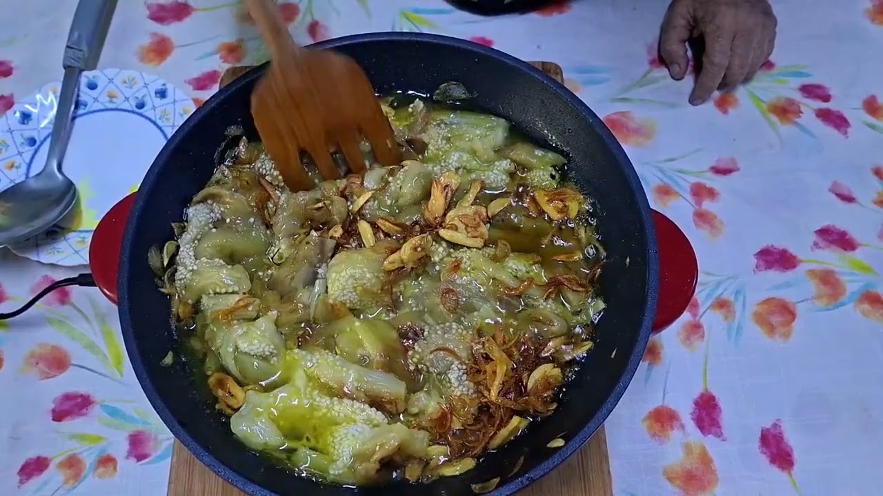 ခရမ်းသီးမီးဖုတ်ကြက်ဥ​မွှေ​ကြော်