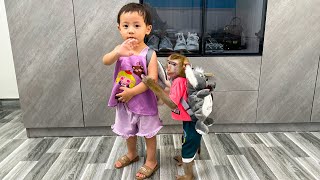 Monkey Kaka wearing a backpack to school like Diem looks so cute