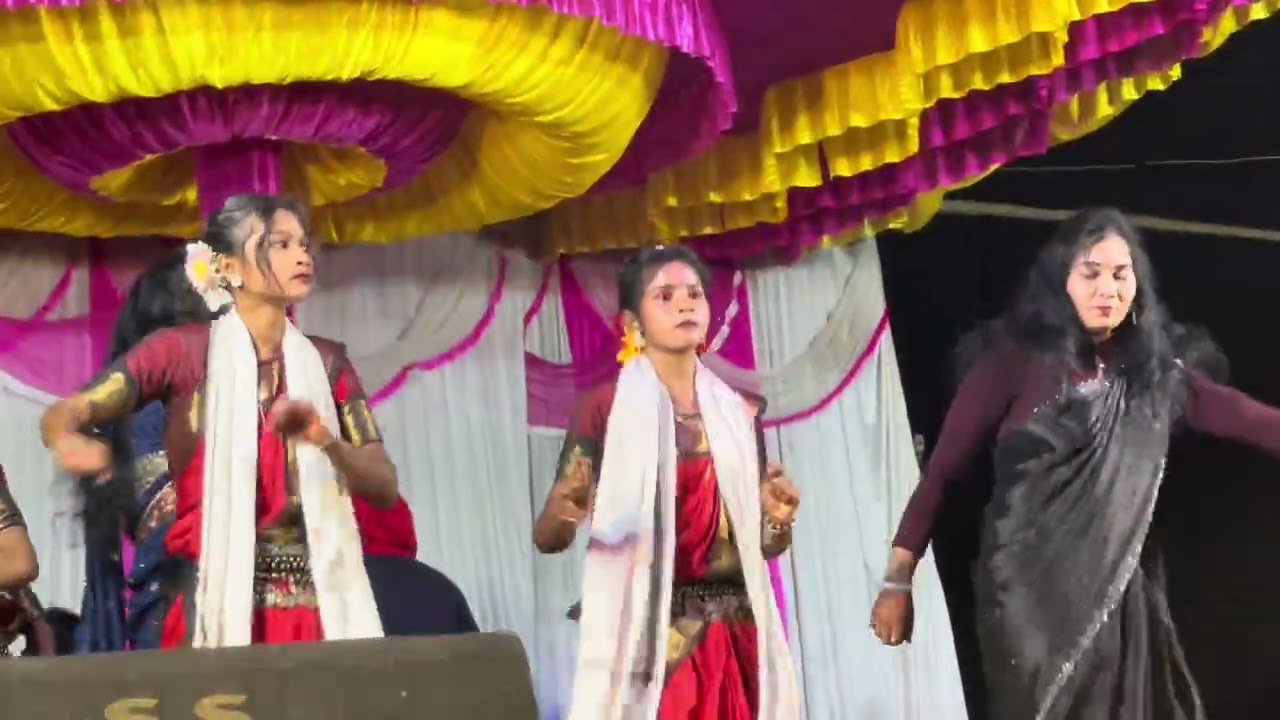 দেখা হলো চাষ রোড-এ/ Dekha Holo Chas Road e / Singer - Tapati Mahato