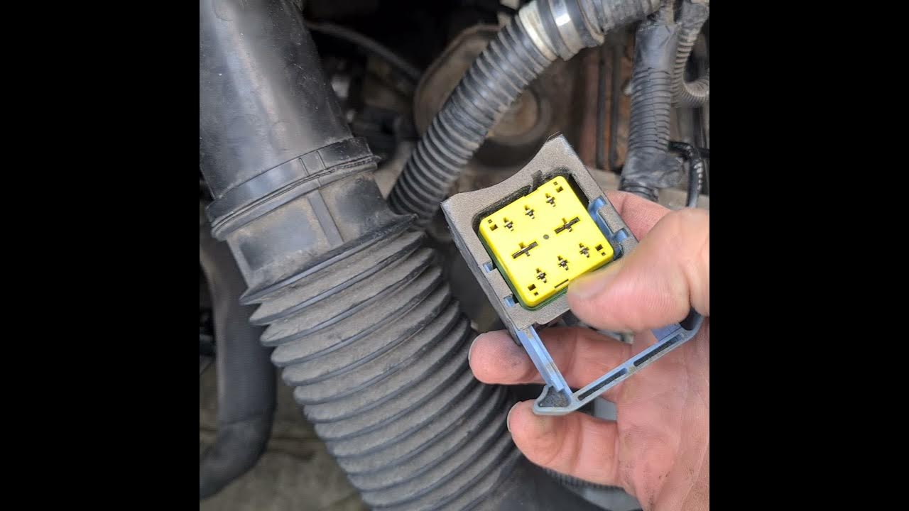 Changing a Glow plug relay on a Peugeot expert 2007 1.6hdi. peugeot 