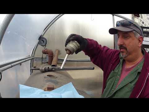 Video: Kā tīrīt izplūdes svilpi uz eļļas tvertnes?