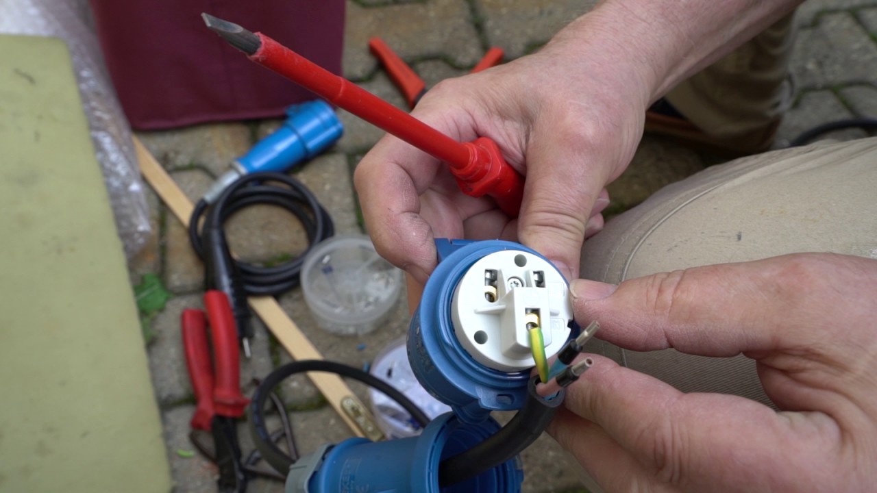 CEE Stecker und Adapter: Stromanschluss beim Camping