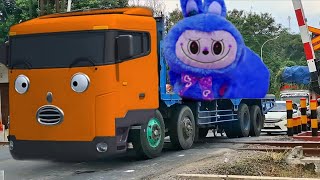Wow Ada Truk Kontainer, Truk Molen, Dump Truk, Truk Oleng, Truk Pasir Mirip Frank Tayo Upin Ipin