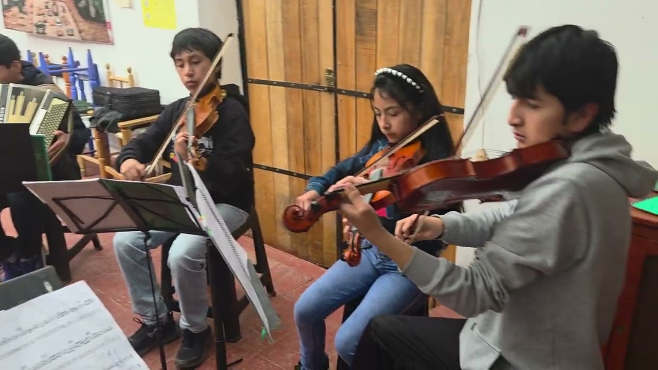 Ensayo Huk urpichatam uywa karqani,  orquesta de niños Kuyayky. Toma 3