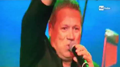 L'italiano & Sweet Caroline live on Italian RAI tv