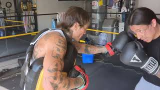 Paul Spadafora teaching green fighter Johnny #boxing #fighter #boxingtraining