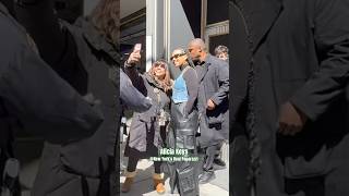 Alicia Keys takes pictures with fans as leaving the #empirestatebuilding #singer #fashion