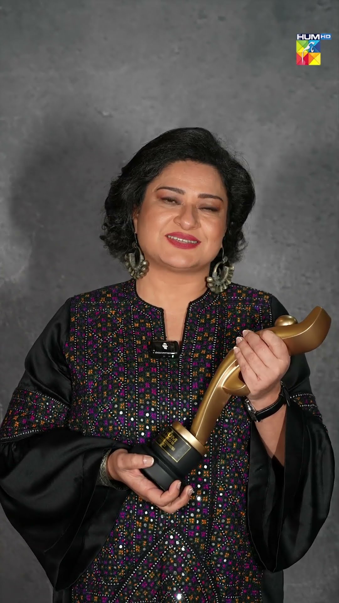 ? Sania Saeed Shines Bright! ? Kashmir 9th HUM Awards #humawards2024