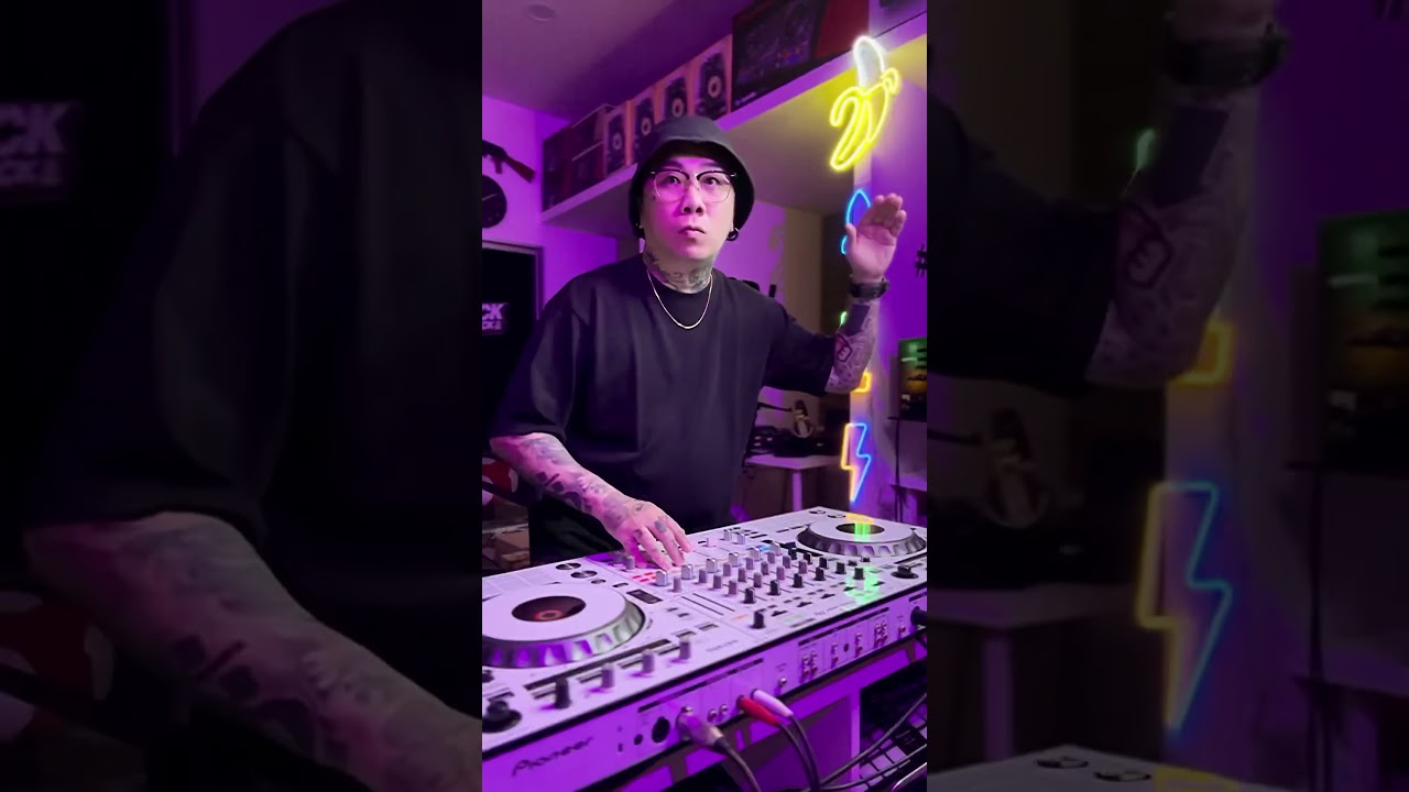 DJ for Halloween party 👻 auf YouTube ansehen DJ for Halloween party 👻 auf YouTube ansehen