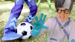 Diversión con el Fútbol  Héroes en pijamas en la vida real  Dibujos Animados