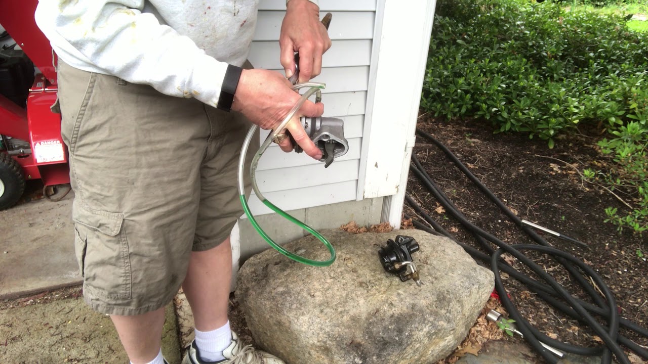 Checking a mechanical fuel pump