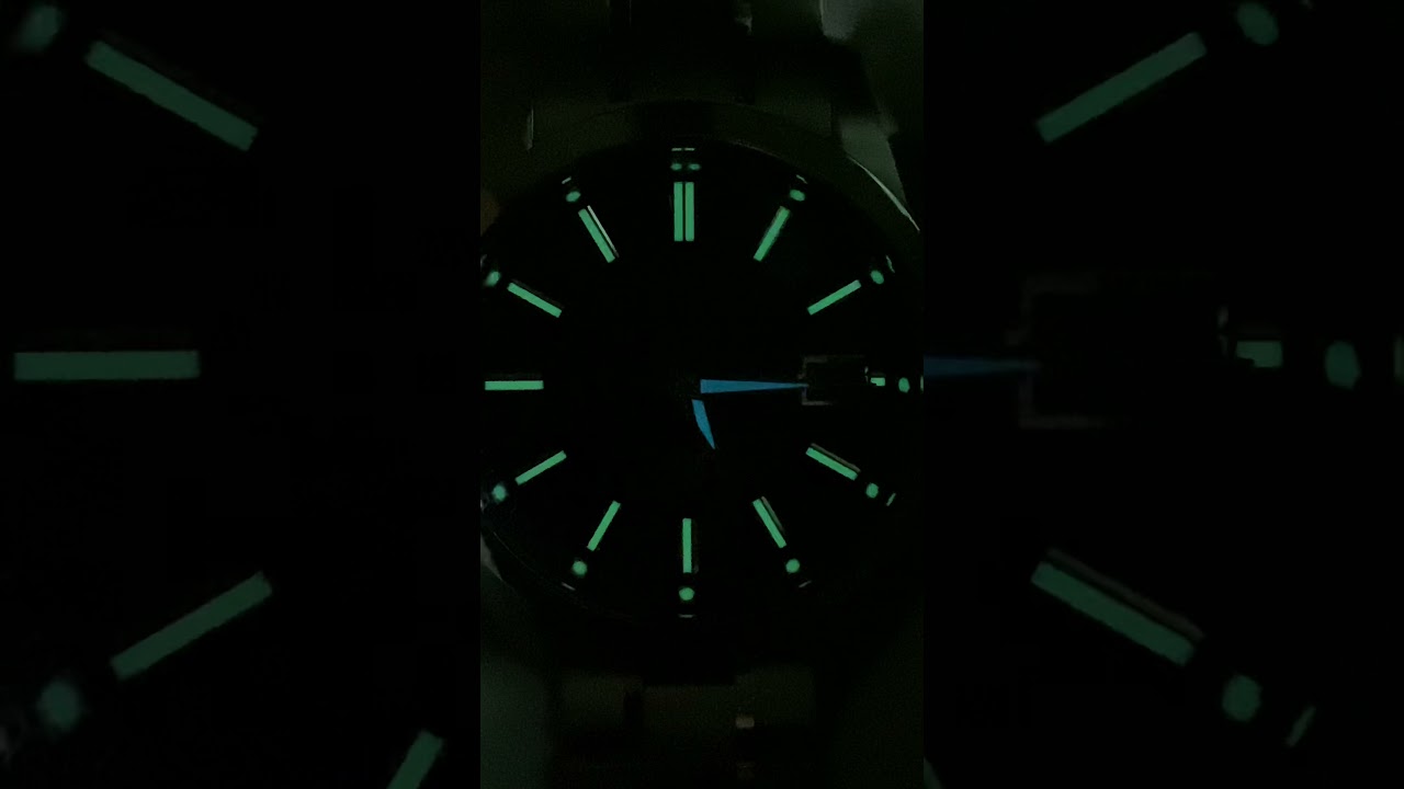 How does AQ4091-56L look in the dark. 蓄光の見え方 - YouTube