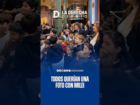 Miniatura del Short: 🥹🇦🇷 La reacción de los chicos cuando tuvieron al presidente Milei frente a frente
