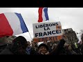 "Французы не позволят себя оскорблять": на улицы вышли свыше 100 тысяч человек